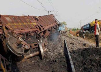 मुंबई में मालगाड़ी पटरी से उतरी, पनवेल-कलंबोली सेक्शन पर रेल ट्रैफिक में बाधा