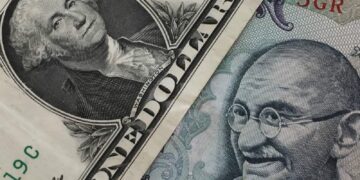 Dollar के मुकाबले Rupee बढ़त दर्ज कर रहा है।