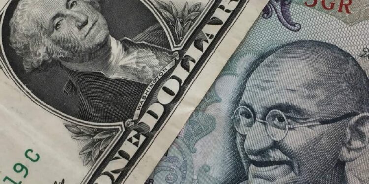 Dollar के मुकाबले Rupee बढ़त दर्ज कर रहा है।