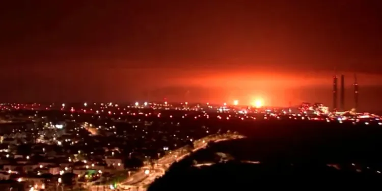 इजरायल का कहर: गाजा में इंटरनेट-बिजली गुल, अपनों के लिए बिलख रहे लोग