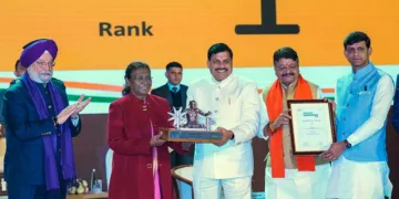 इंदौर: हजारों लोगों ने राजवाड़ा पर स्वच्छता के सातवें आसमान को छूने का उत्सव मनाया, आतिशबाजी हुई