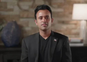 USA: विवेक रामास्वामी ने अमेरिकी राष्ट्रपति पद की दावेदारी छोड़ दी और इस उम्मीदवार को समर्थन दिया